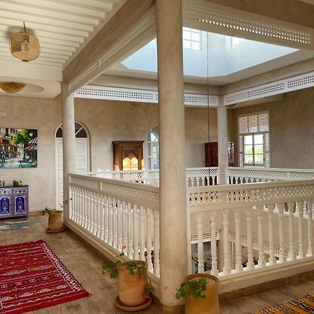Riad Sabidi Szavíra Kültér fotó