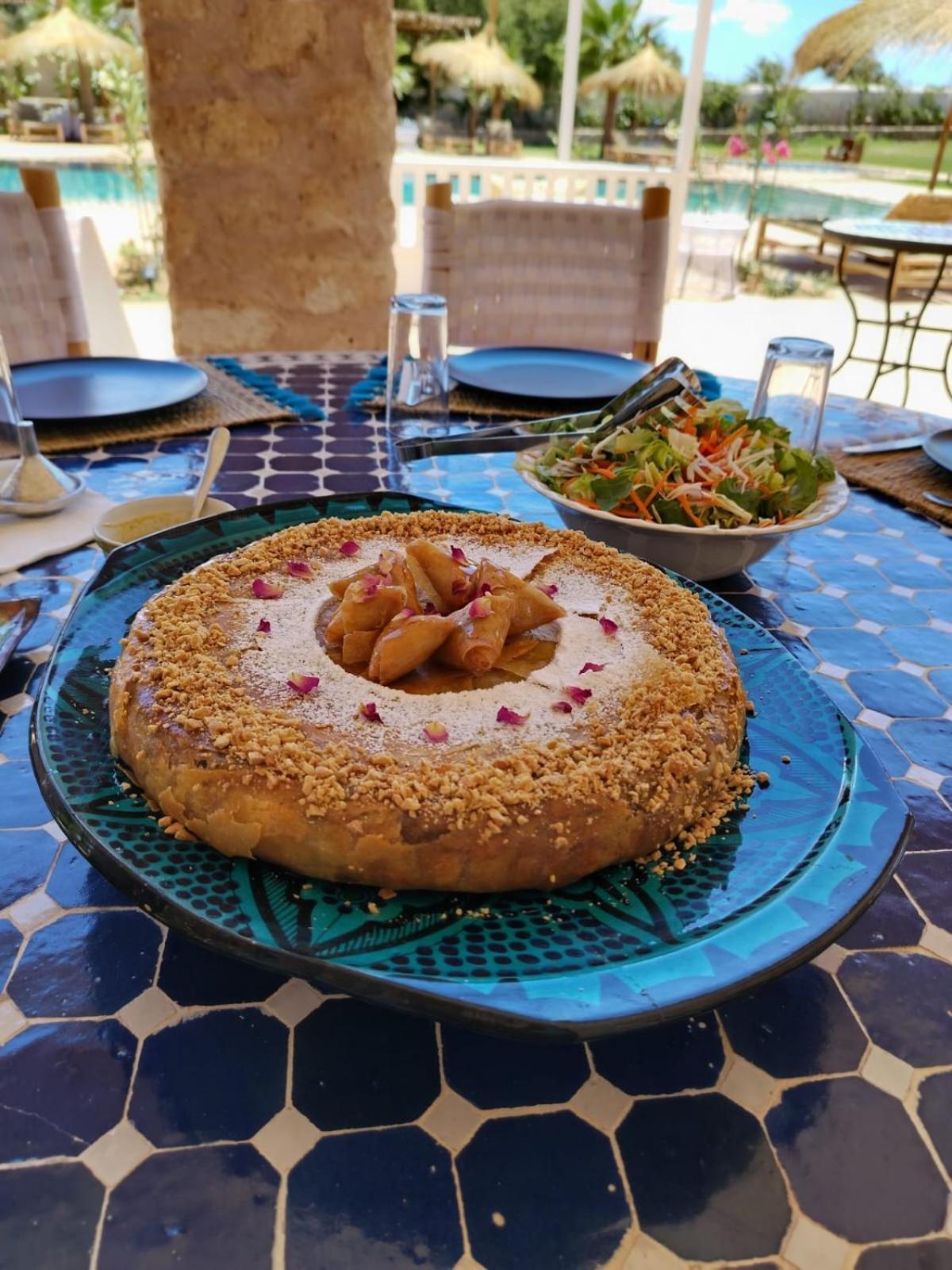 Riad Sabidi Szavíra Kültér fotó