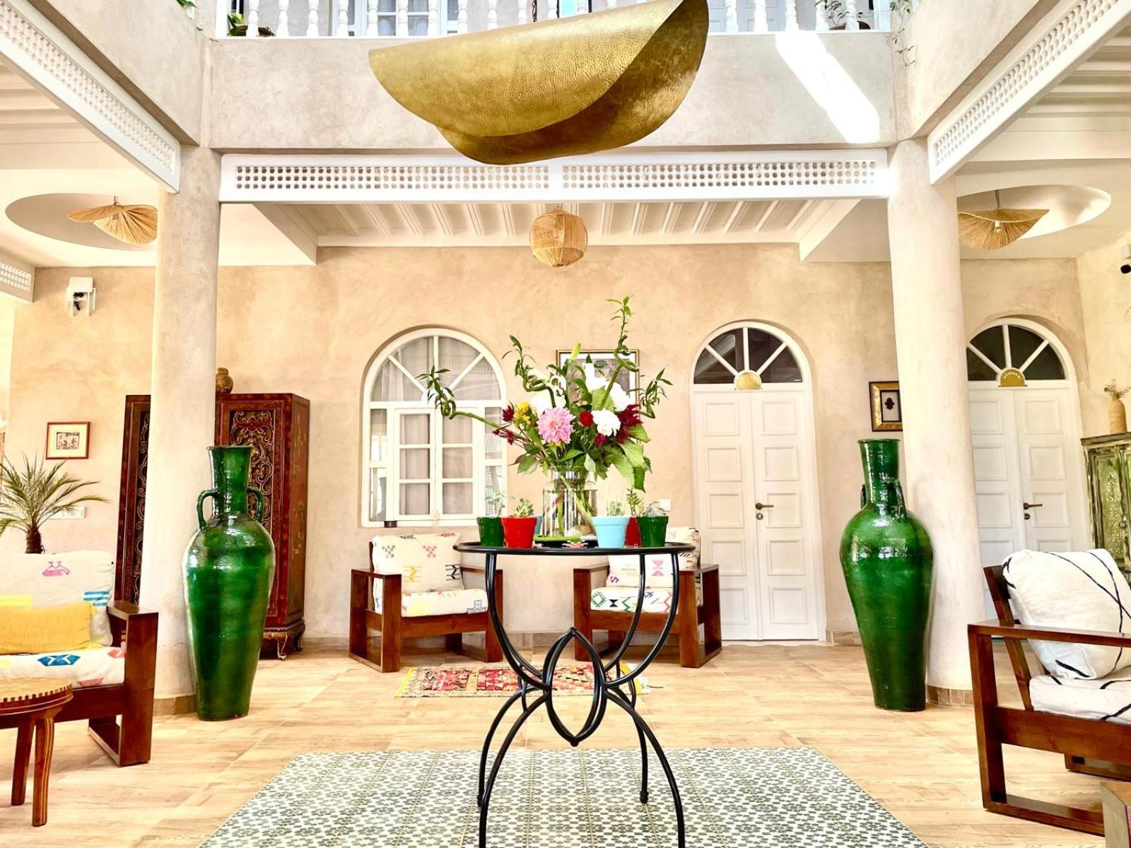Riad Sabidi Szavíra Kültér fotó